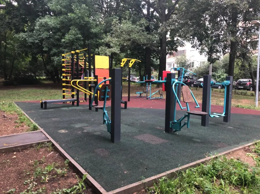 Parallele presso Calisthenics Park at Макеевская улица, Москва – foto 2 di 5