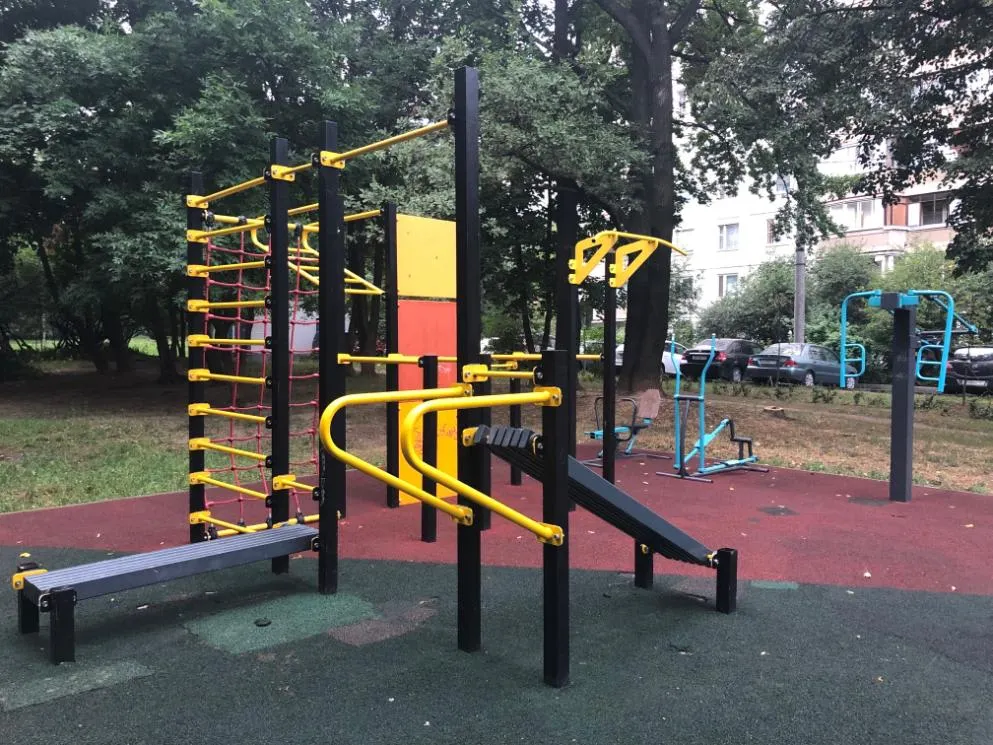 Air walker presso Calisthenics Park at Макеевская улица, Москва – foto 5 di 5