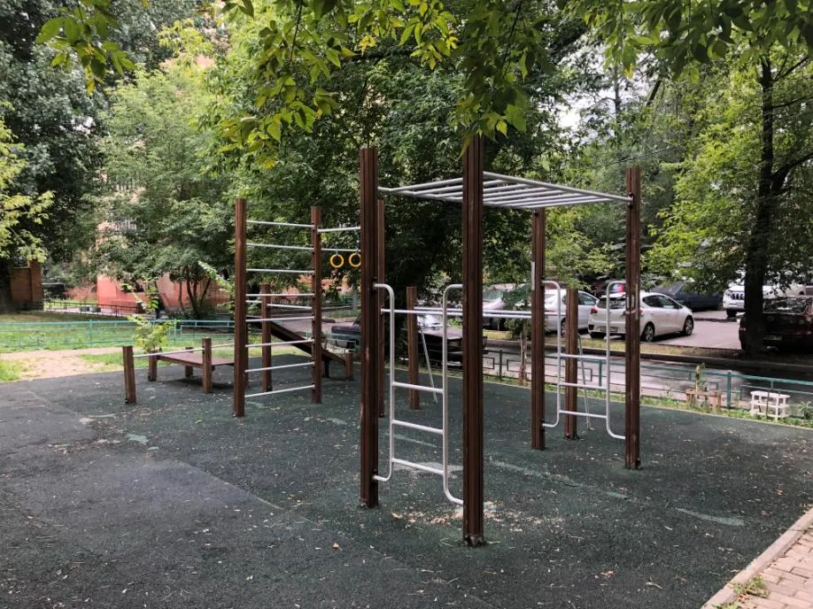 Pull Up Bar at Calisthenics Park at Барабанный переулок, Москва – photo 1 of 3