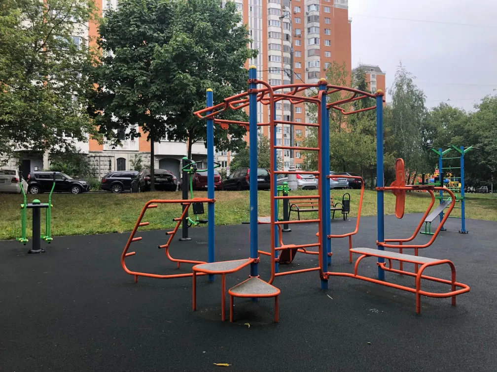 Турнік на майданчику Calisthenics Park at Элеваторная улица, Москва #wp3036 – фото 1 з 3