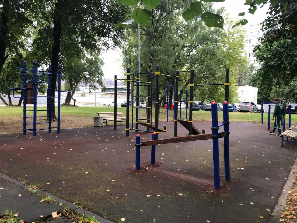 Bară de tracțiuni la Calisthenics Park at Михневская улица, Москва – fotografia 1 din 3
