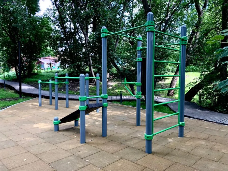 Pull Up Bar at Calisthenics Park at Литературная аллея, Екатеринбург – photo 1 of 3