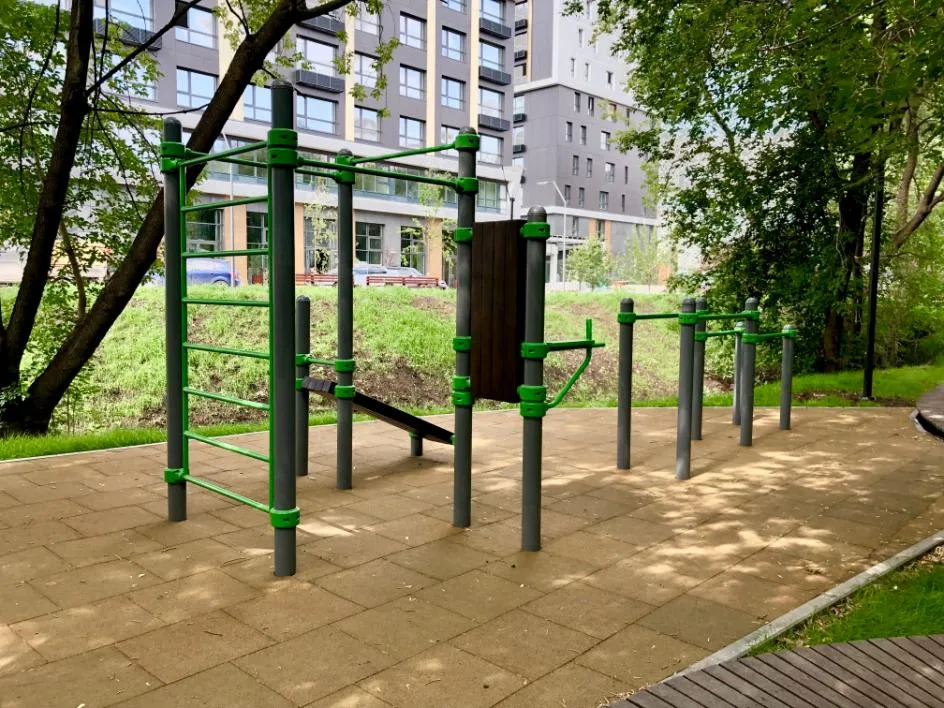 Parallel Gym Bars at Calisthenics Park at Литературная аллея, Екатеринбург – photo 2 of 3