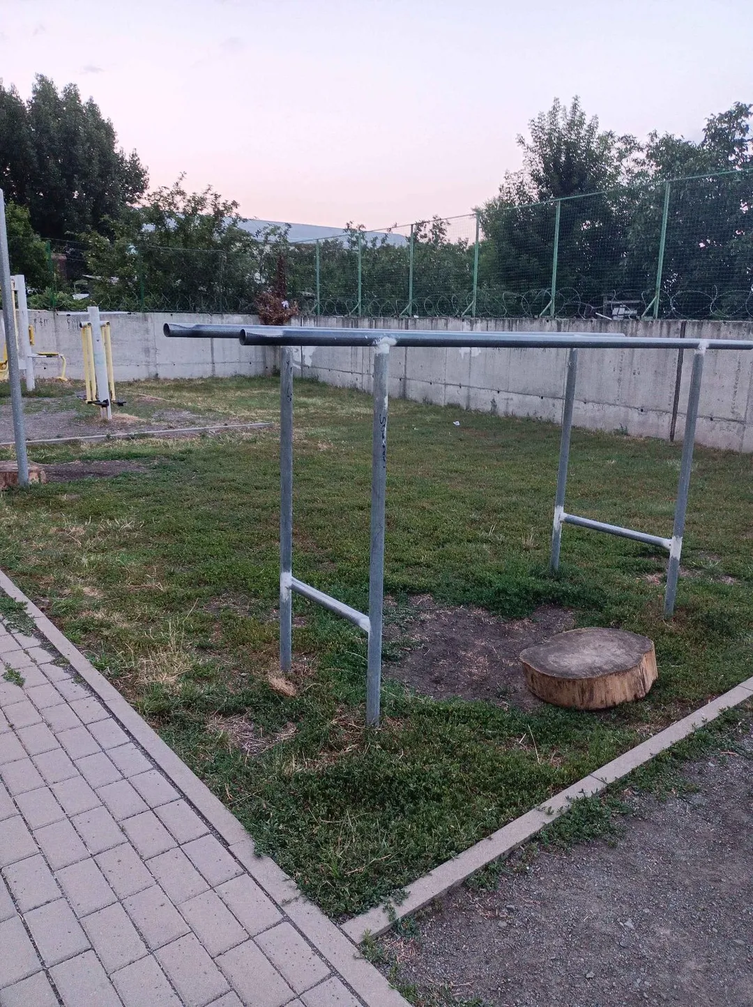 Barras Paralelas en Calisthenics Park at Суздальский переулок, Ростов-на-Дону – foto 2 de 3