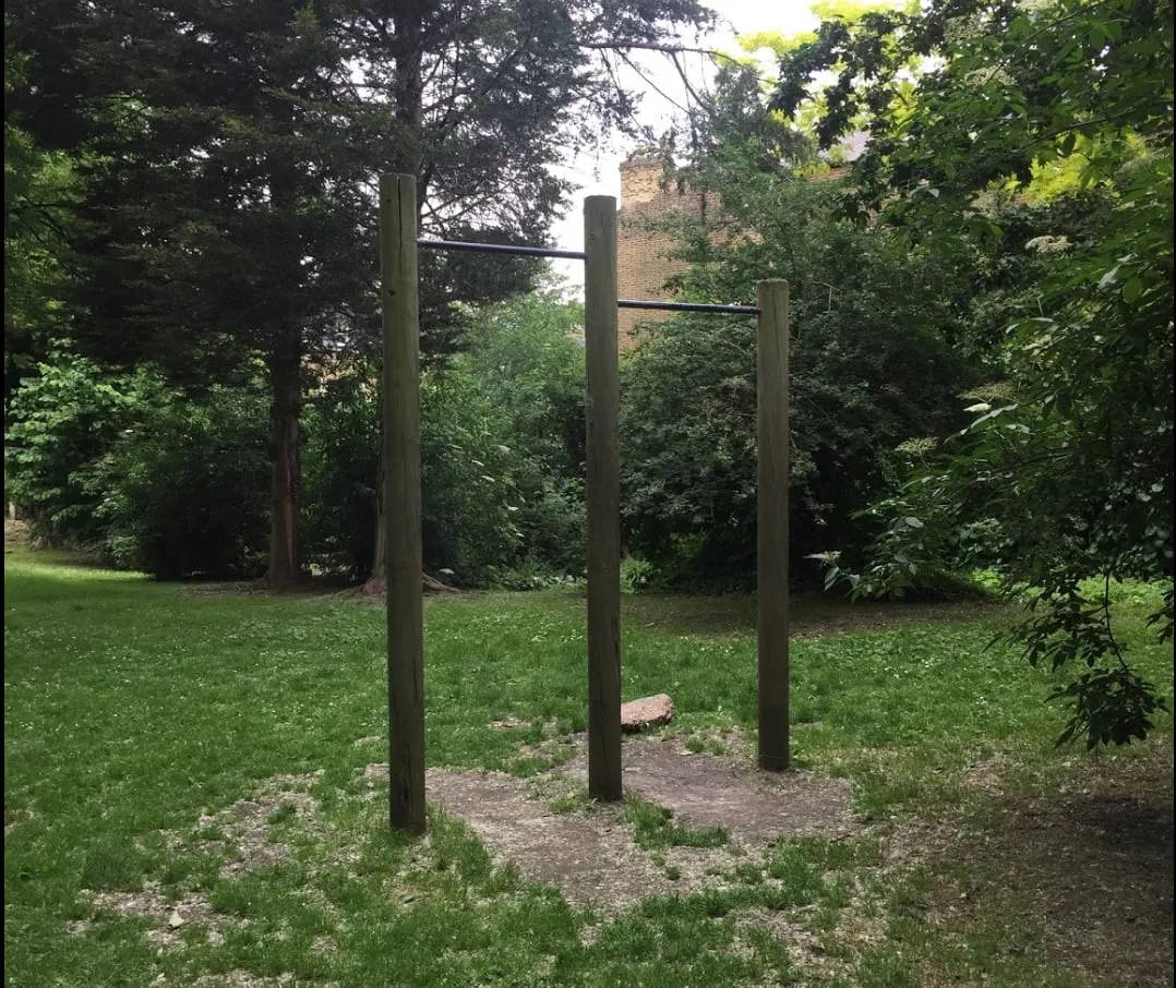 Klimmzugstange bei Calisthenics Park at R.E.P.A., Greater London – Foto 1 von 1