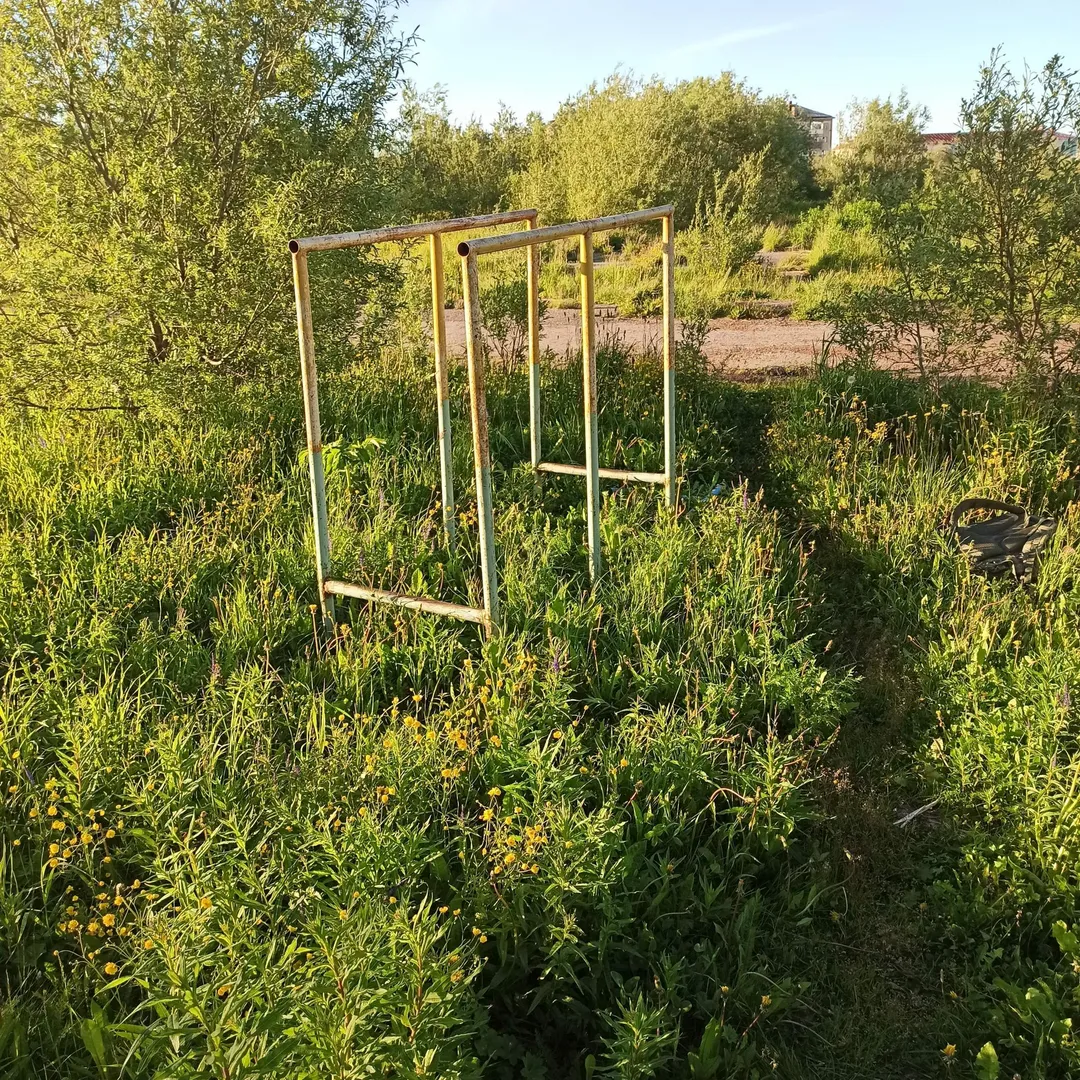 Bradla – Workoutové hřiště – ulitsa Mira, Vorkuta – fotka 2 z 2