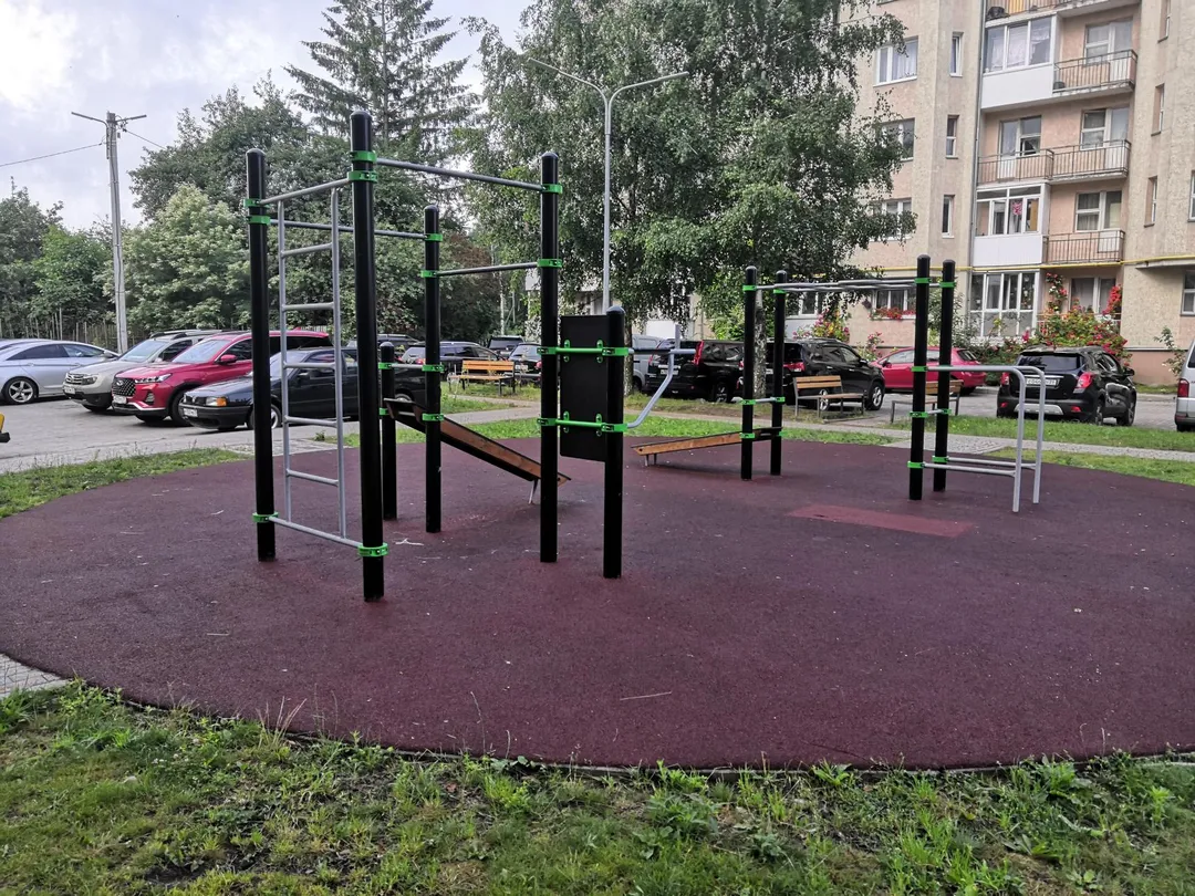 Barras Paralelas en Calisthenics Park at улица Игашева, Светлогорск – foto 2 de 3