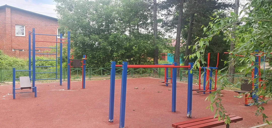 Barres parallèles à Outdoor Gym in микрорайон Байкальск, Ангарск – photo 2 sur 3