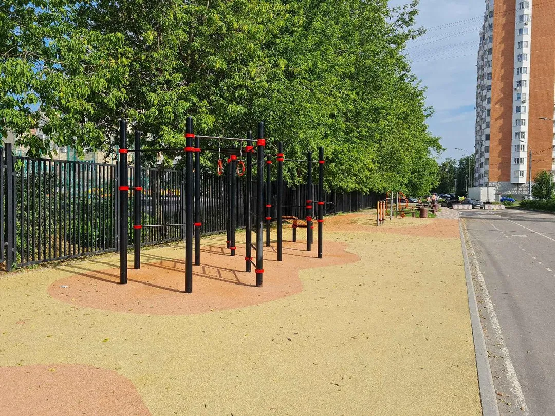 Bară de tracțiuni la Calisthenics Park at 2-я Вольская улица, Москва – fotografia 1 din 2