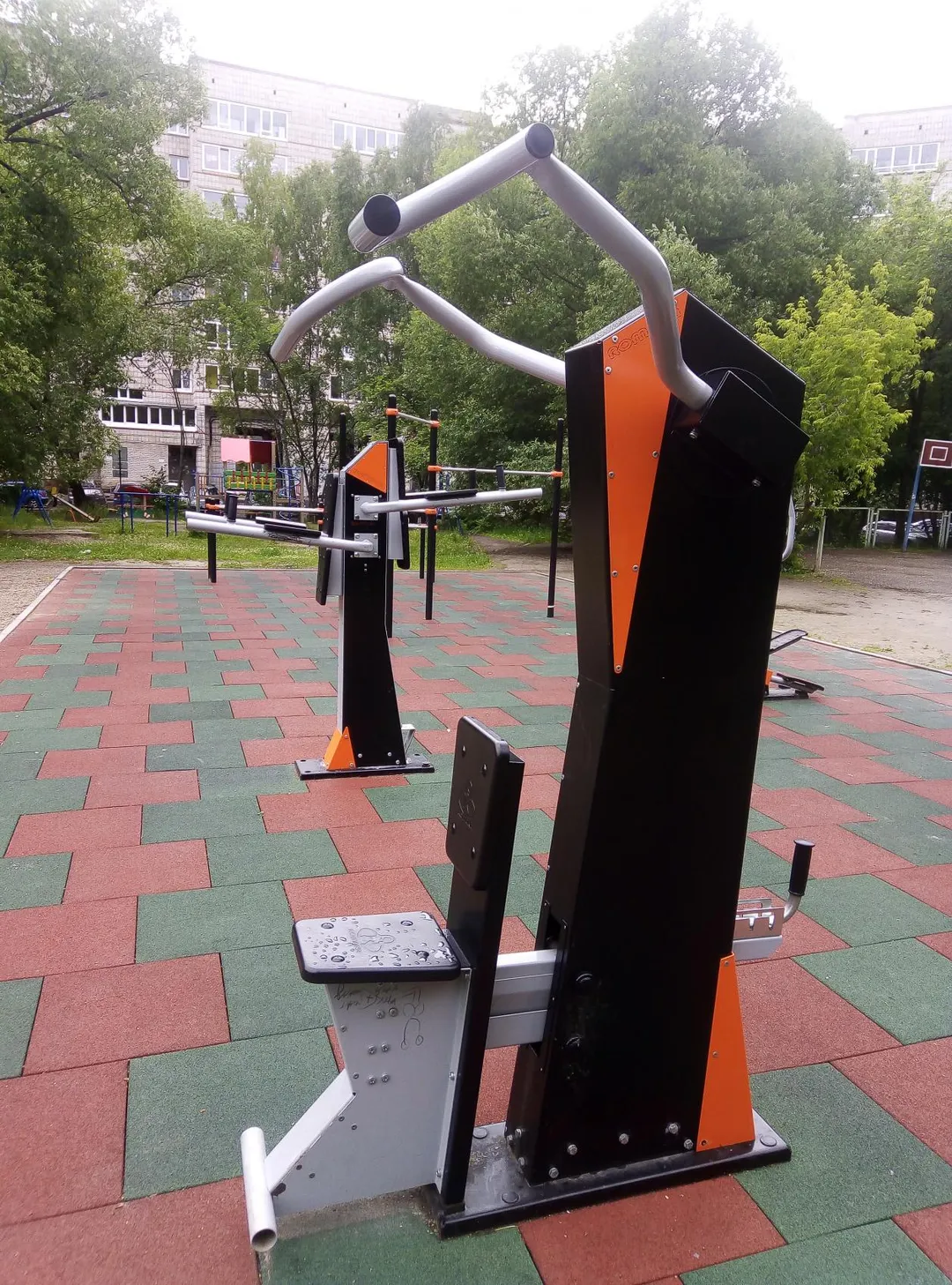 Parallele presso Calisthenics Park at Коммунистический проспект, Северск – foto 4 di 4
