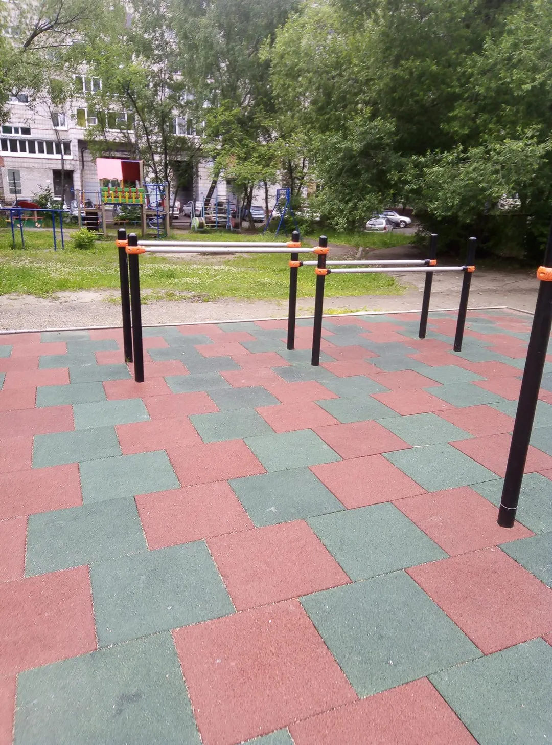 Sbarra per trazioni presso Calisthenics Park at Коммунистический проспект, Северск – foto 1 di 4