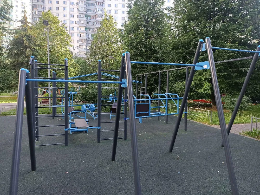 Bancă pentru abdomen la Calisthenics Park at улица Академика Анохина, Москва #wp3095 – fotografia 4 din 4