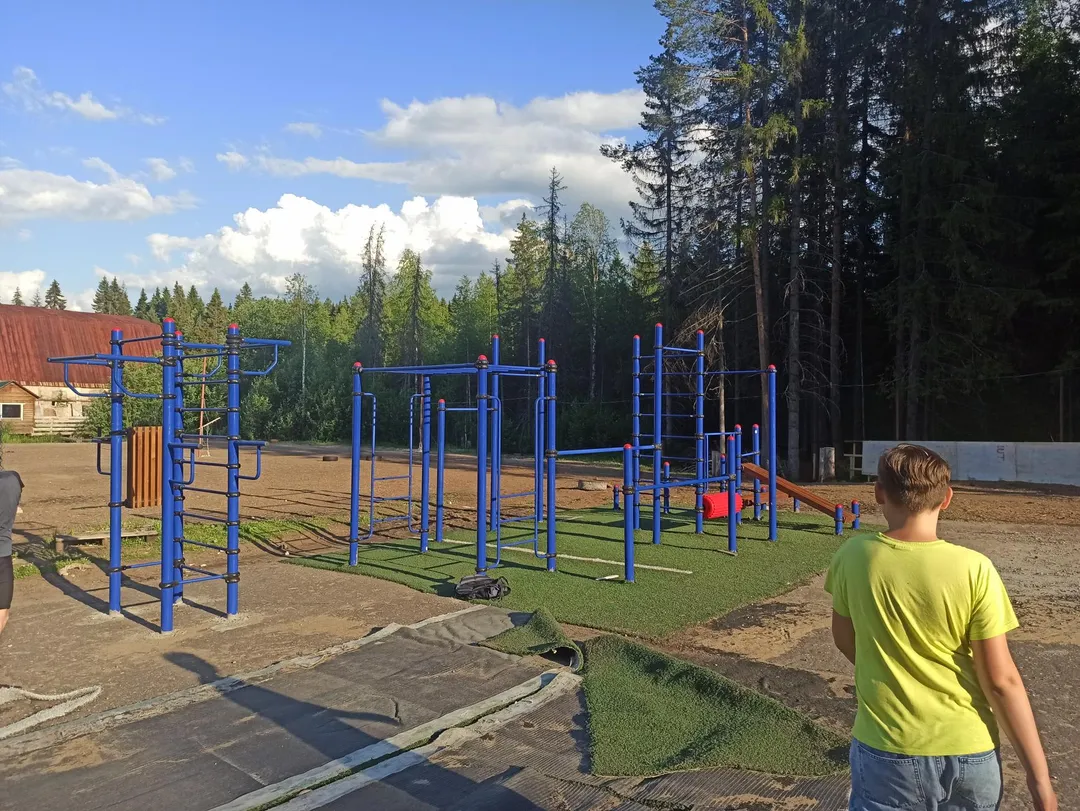 Брусья на площадке Calisthenics Park at Лыжная база Динамо, Сыктывкар – фото 3 из 4