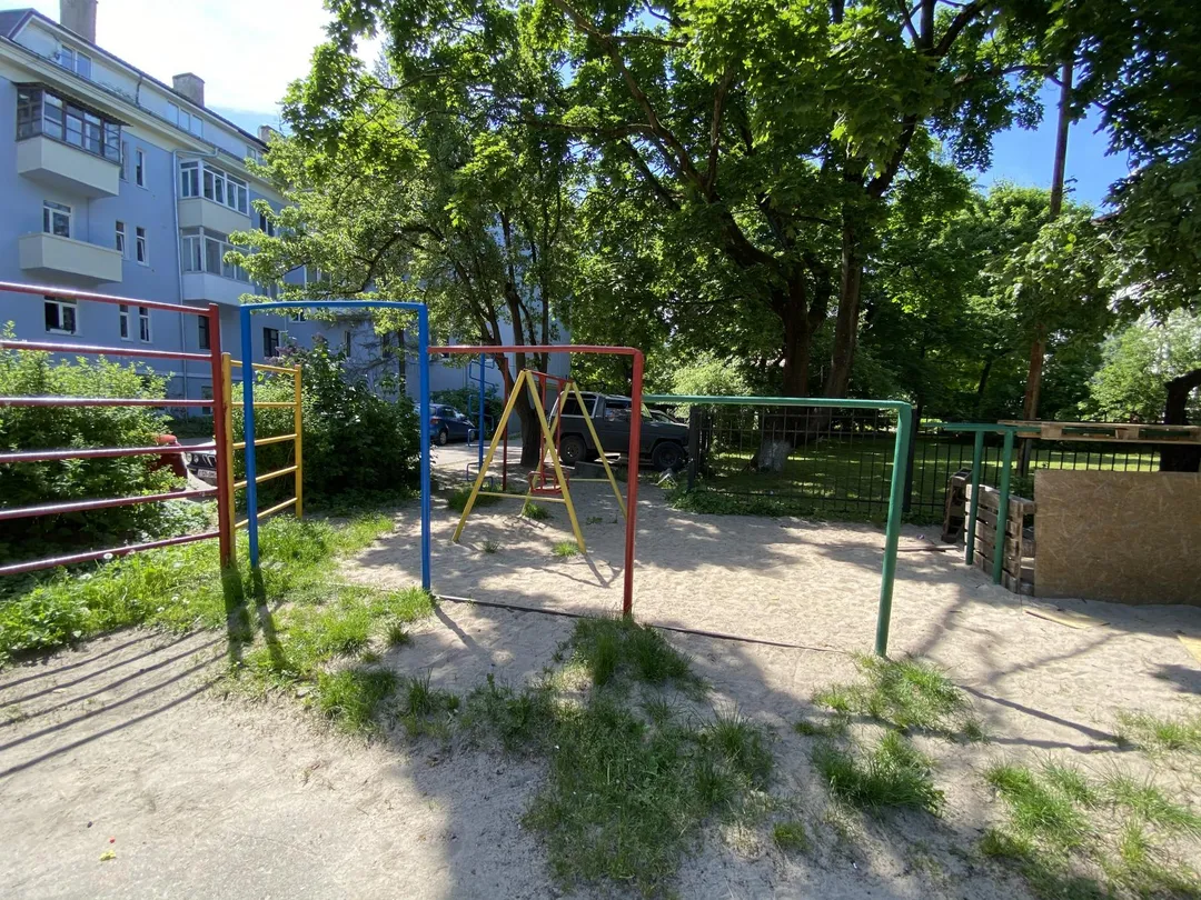 Bară de tracțiuni la Calisthenics Park at Комсомольская улица, Калининград – fotografia 1 din 3