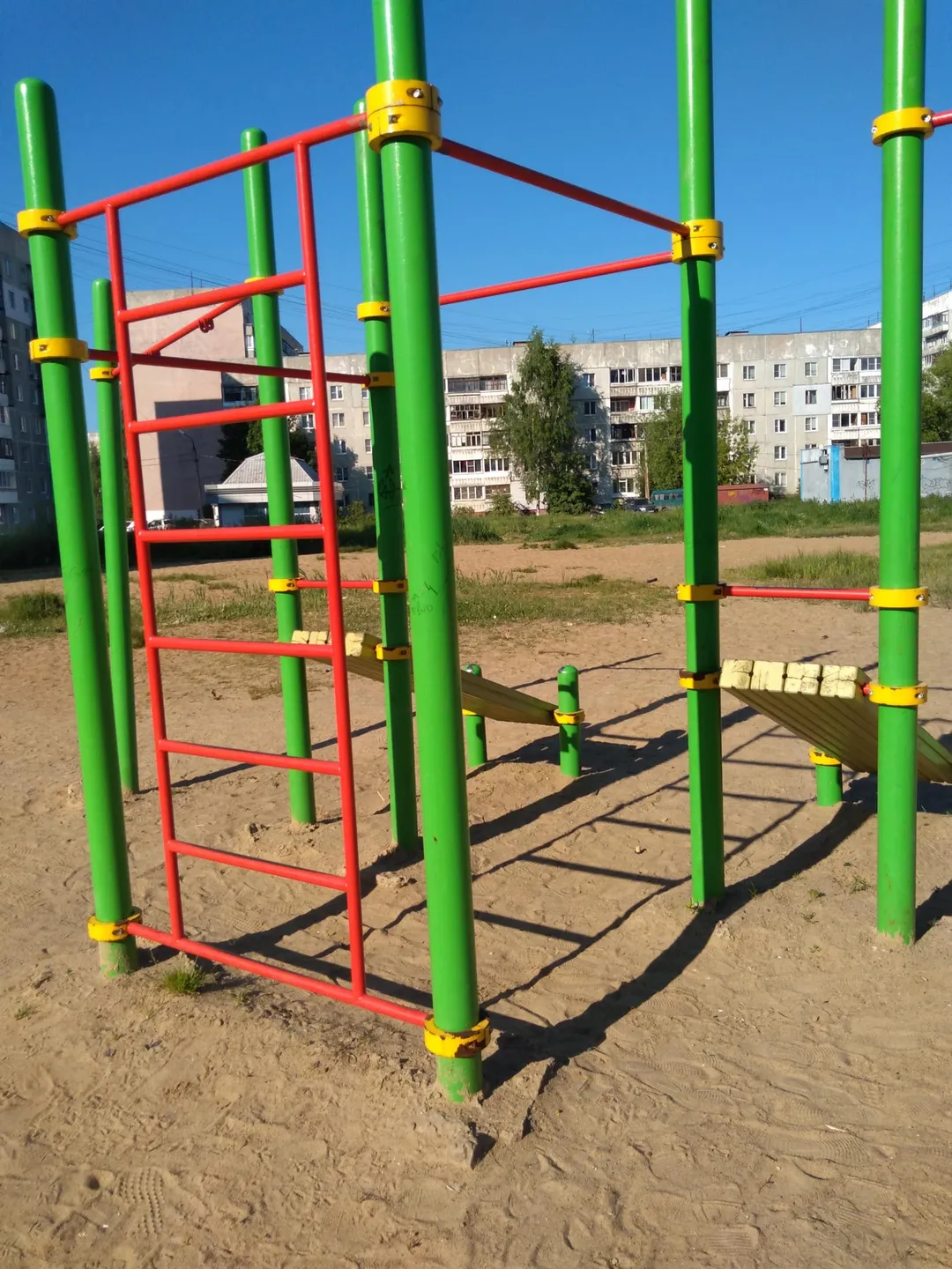 Abs Bench at Calisthenics Park at Ленинградский проспект, Ярославль – photo 3 of 3