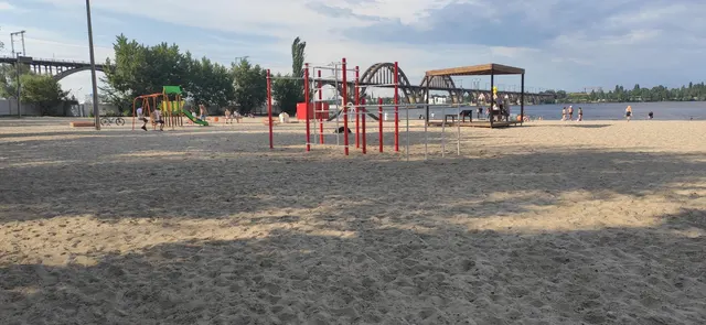 Calisthenics Park at вулиця Монастирський Острів, Дніпро