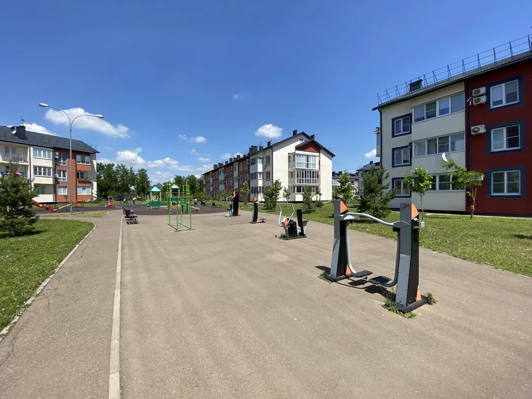 Bancă pentru abdomen la Calisthenics Park at Бургундская улица, Краснодар – fotografia 4 din 5