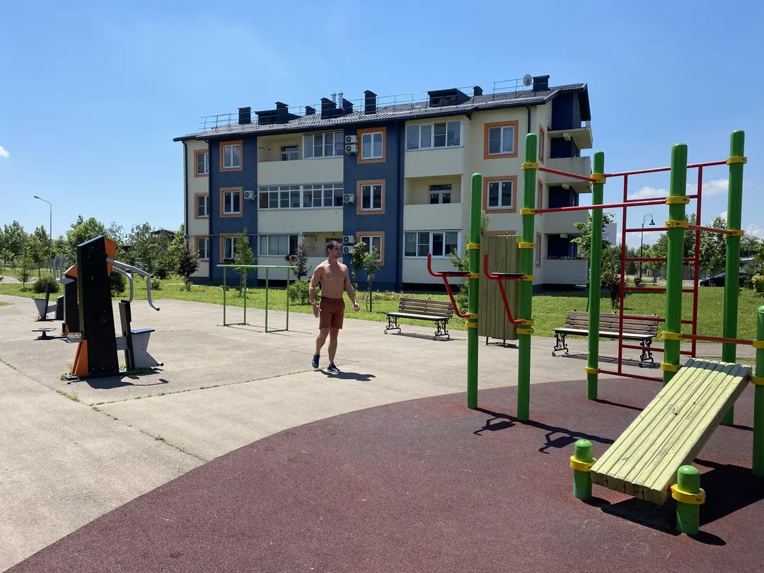 Bară de flotări la Calisthenics Park at Бургундская улица, Краснодар – fotografia 5 din 5