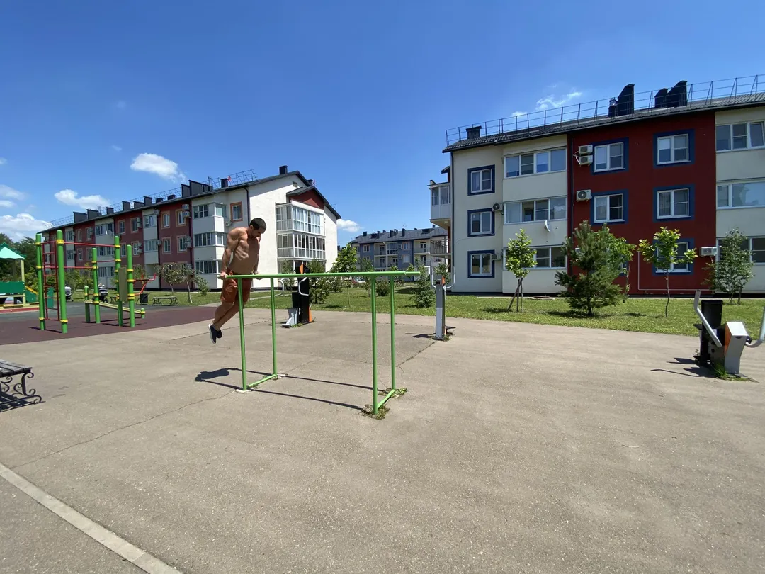 Spalier la Calisthenics Park at Бургундская улица, Краснодар – fotografia 3 din 5