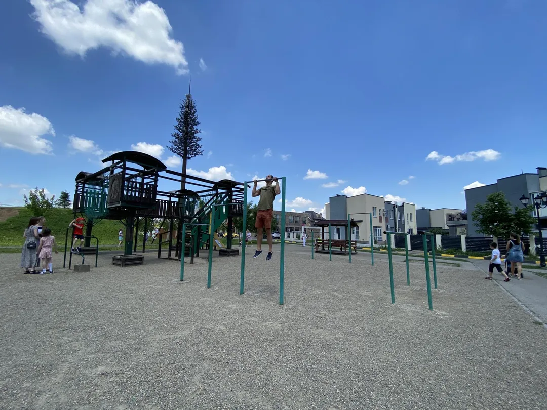 Barras Paralelas en Calisthenics Park at проспект Гёте, Краснодар – foto 2 de 2