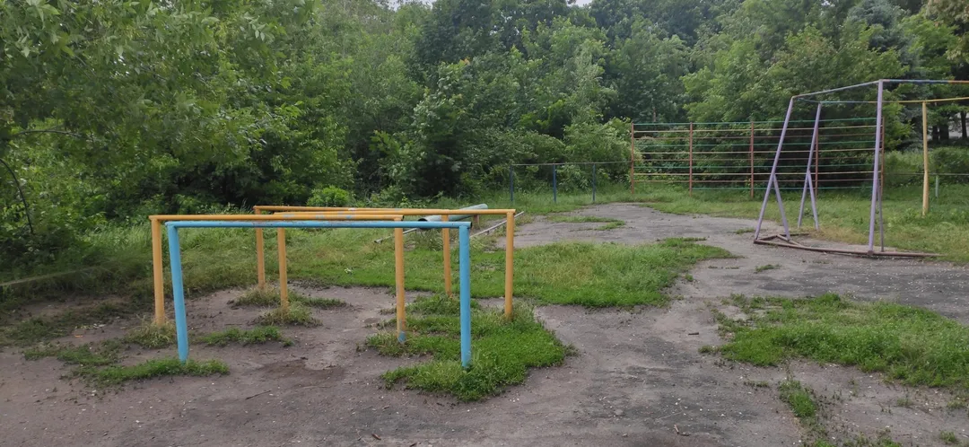 Parallel Gym Bars at Calisthenics Park at вулиця Ніла Армстронга, Дніпро – photo 3 of 7
