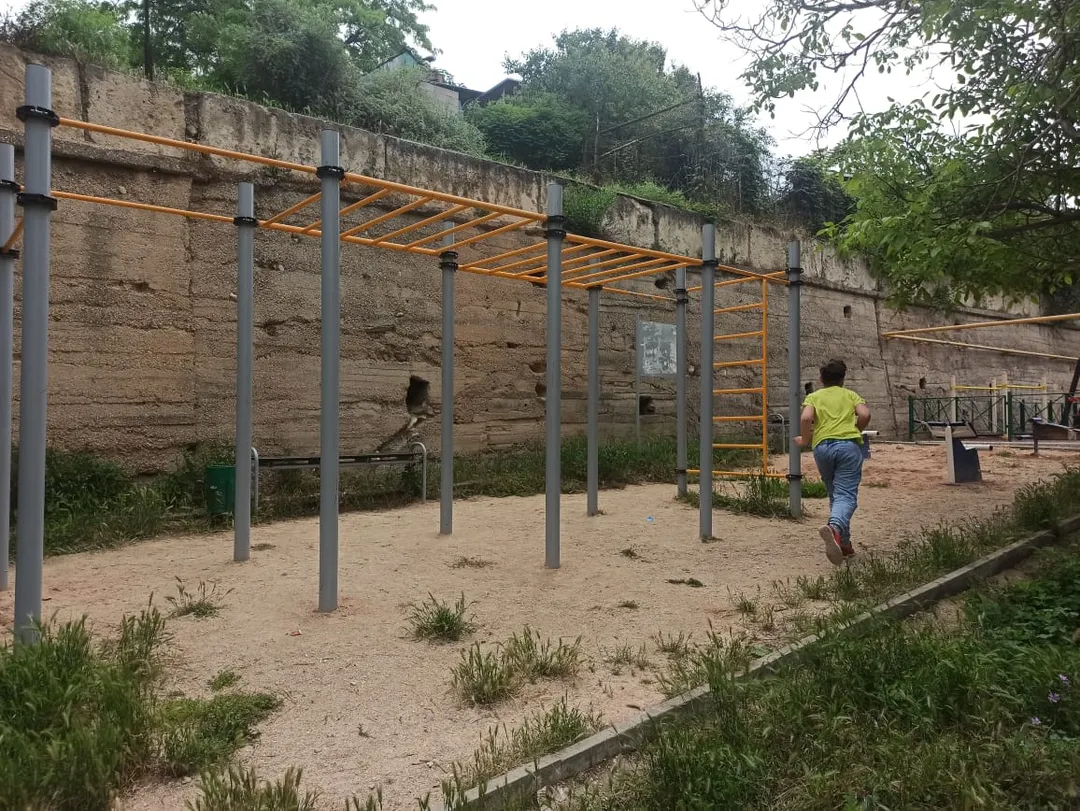 Klimmzugstange bei Calisthenics Park at площадь Генерала Захарова, Севастополь – Foto 1 von 2