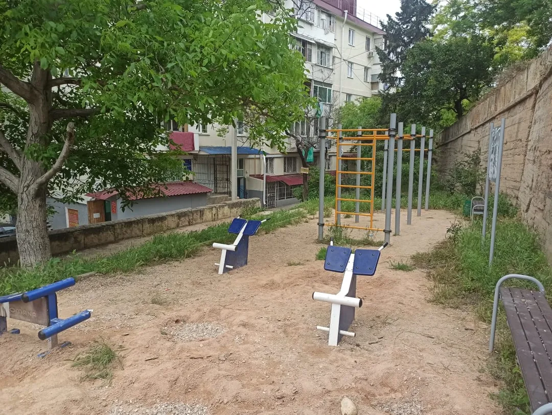 Hangelstange bei Calisthenics Park at площадь Генерала Захарова, Севастополь – Foto 2 von 2