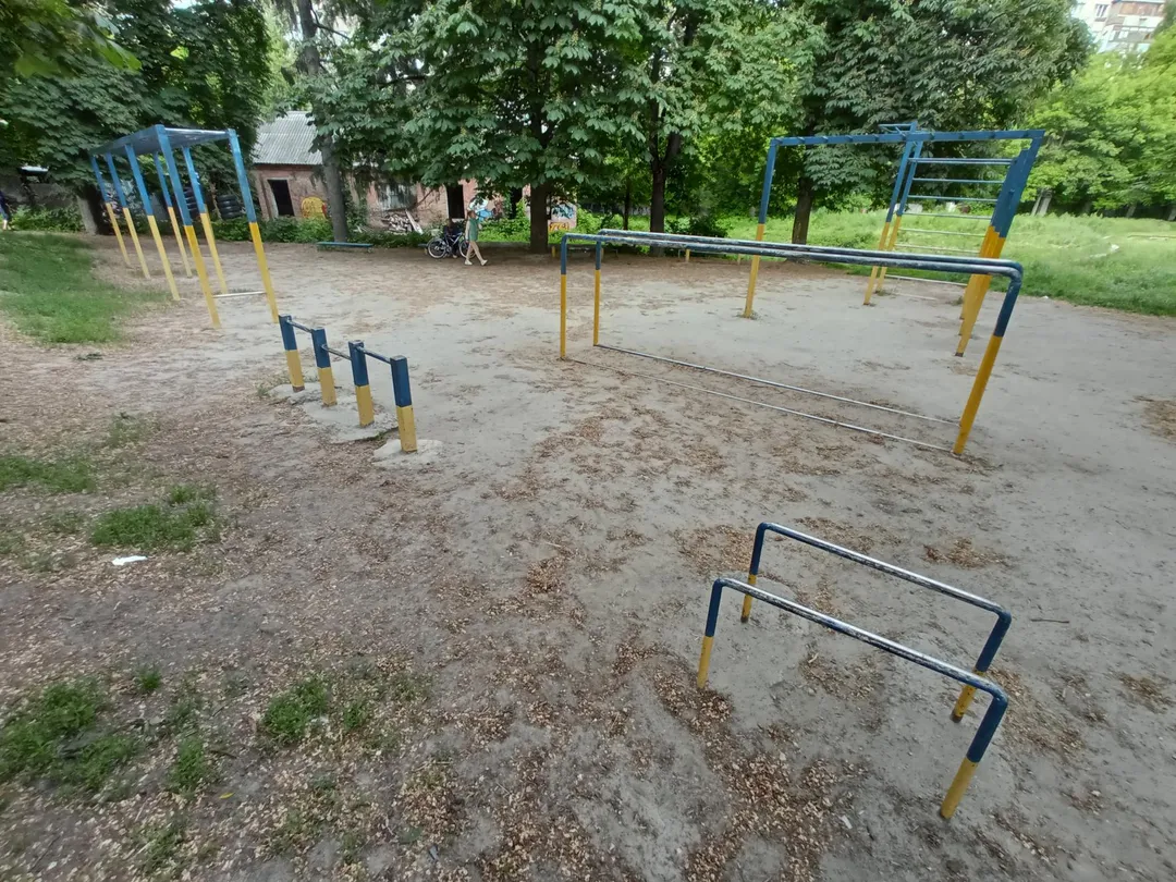 Bară de tracțiuni la Calisthenics Park at вулиця Глібова, Київ – fotografia 1 din 5