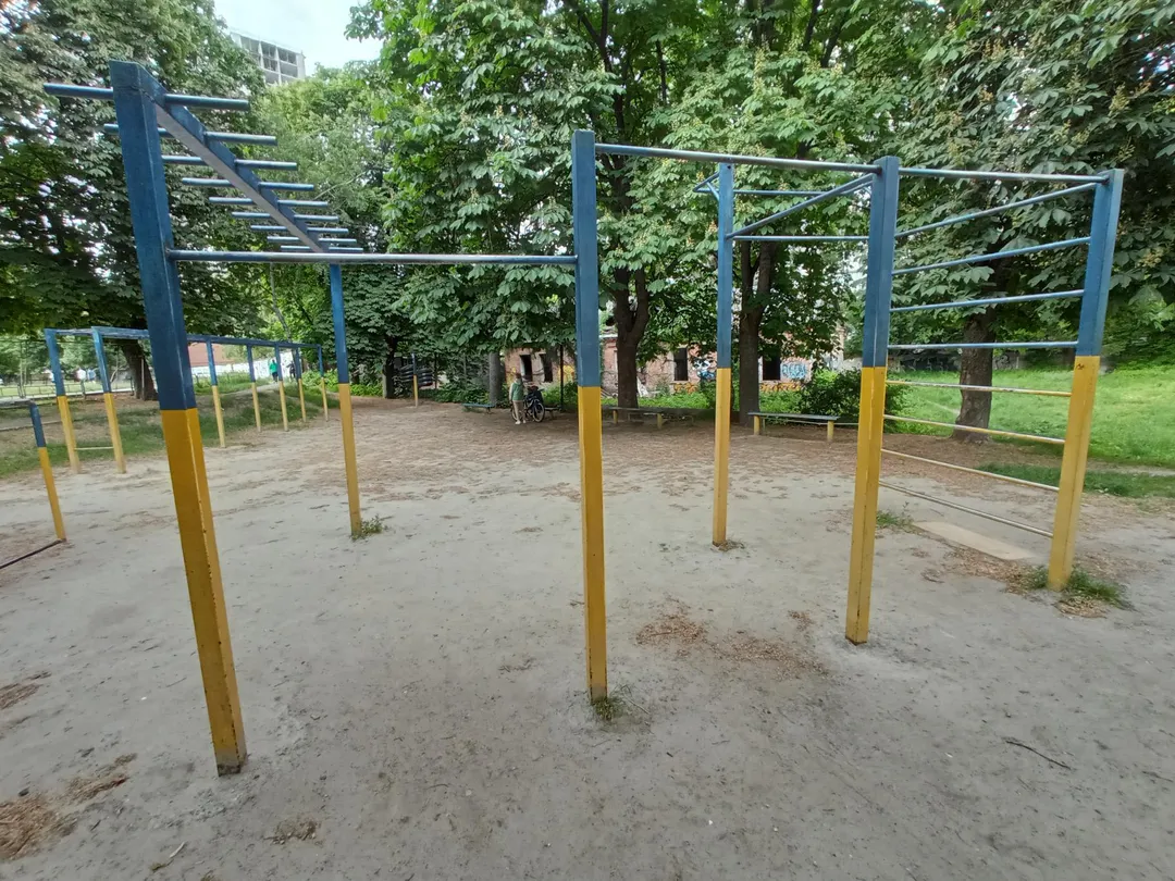 Bară de flotări la Calisthenics Park at вулиця Глібова, Київ – fotografia 2 din 5