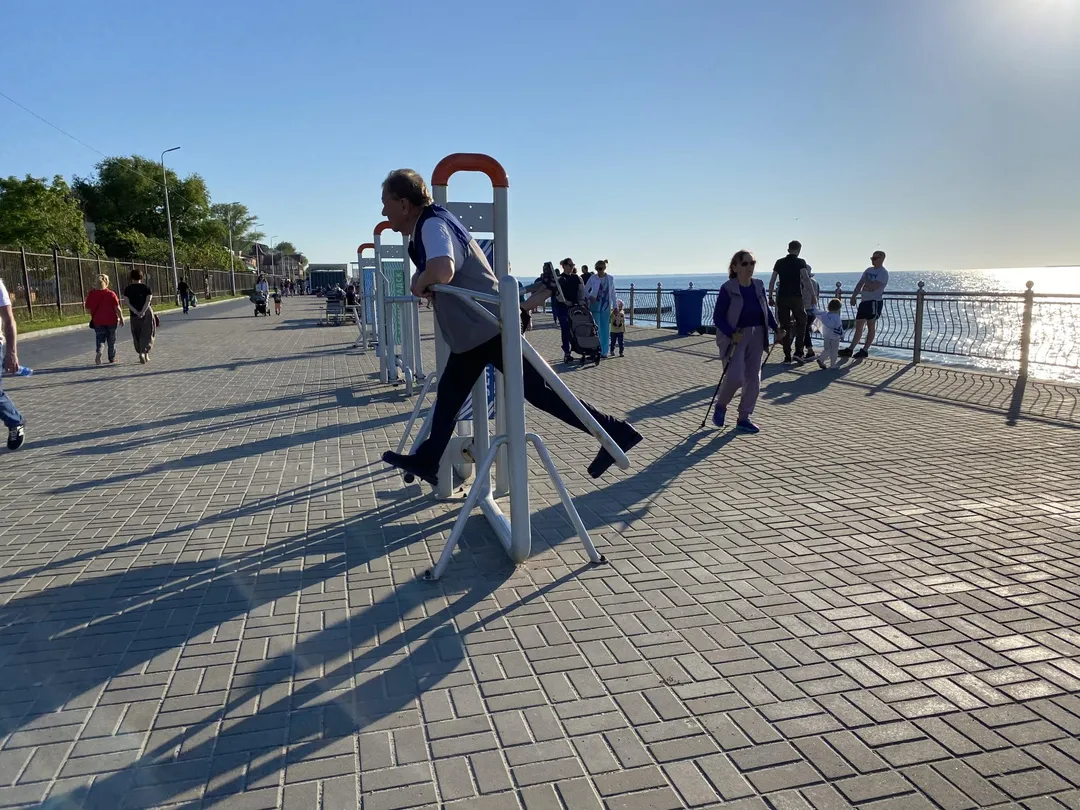 Air Walker la Calisthenics Park at Променад, Зеленоградск – fotografia 3 din 5