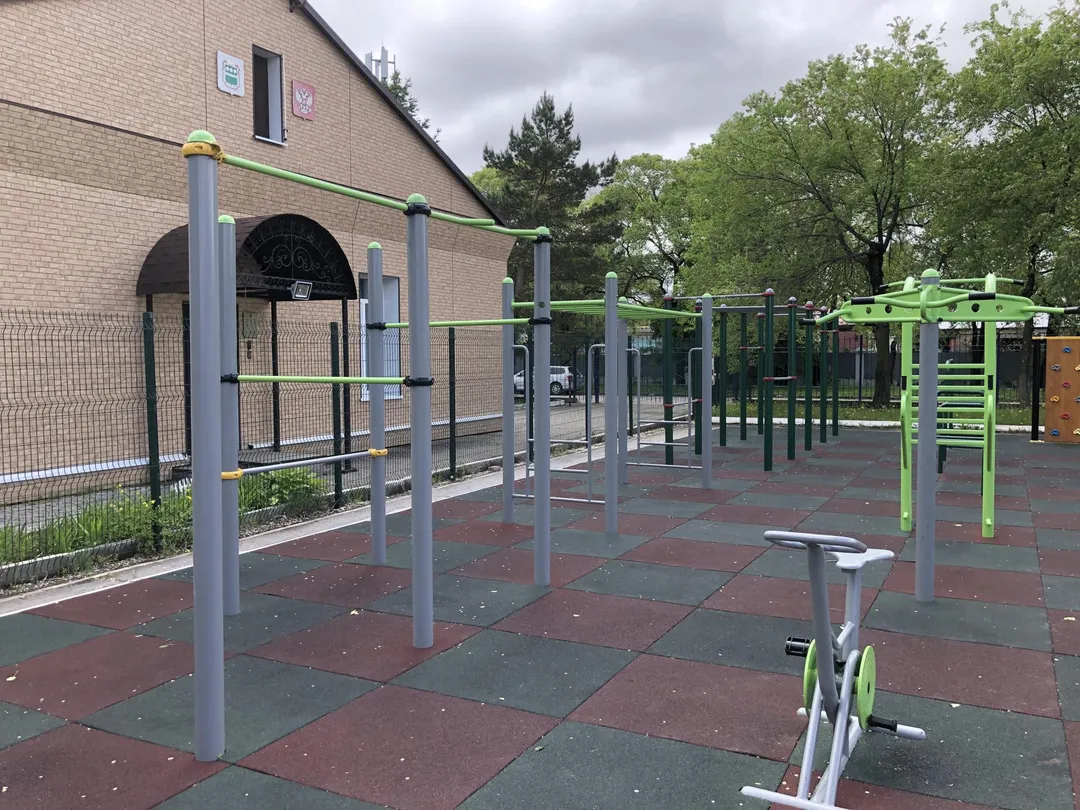 Sbarra per trazioni presso Calisthenics Park at Артиллерийская улица, Благовещенск – foto 1 di 3