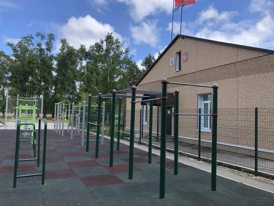 Parallele presso Calisthenics Park at Артиллерийская улица, Благовещенск – foto 3 di 3