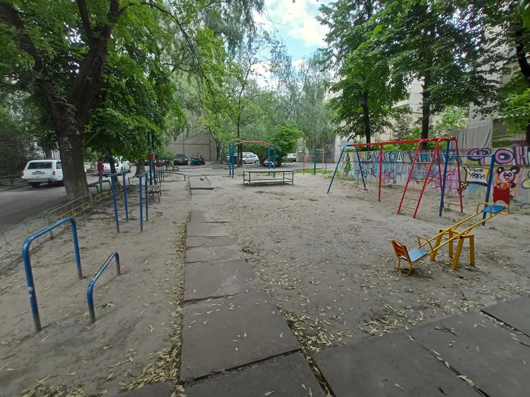 Bară de tracțiuni la Calisthenics Park at вулиця Глібова, Київ #wp3138 – fotografia 1 din 5