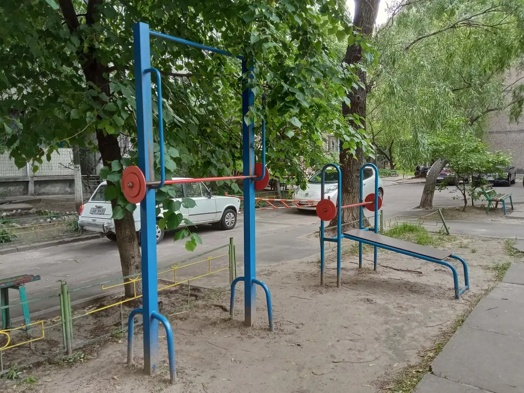 Bară de flotări la Calisthenics Park at вулиця Глібова, Київ #wp3138 – fotografia 4 din 5