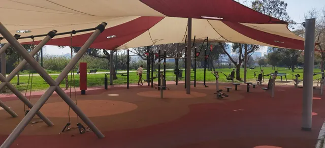 Calisthenics Park at הברזל, תל־אביב–יפו