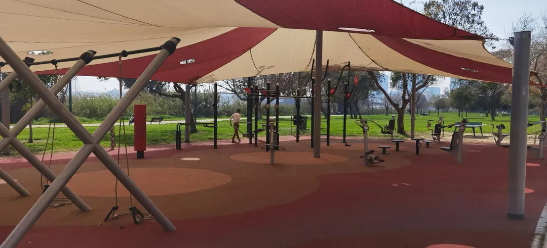 Турник на площадке Calisthenics Park at הברזל, תל־אביב–יפו – фото 1 из 1