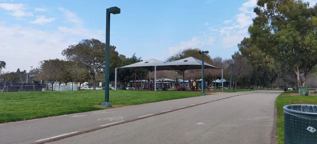 Турник на площадке Calisthenics Park at ראול ולנברג, תל־אביב–יפו – фото 1 из 4