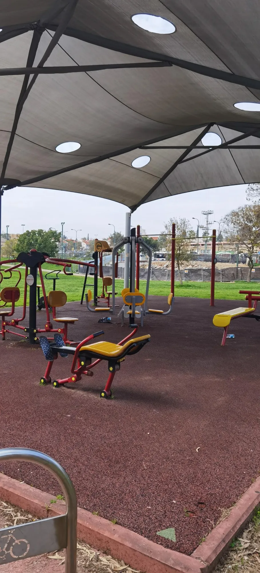 Скамья для пресса на площадке Calisthenics Park at ראול ולנברג, תל־אביב–יפו – фото 4 из 4