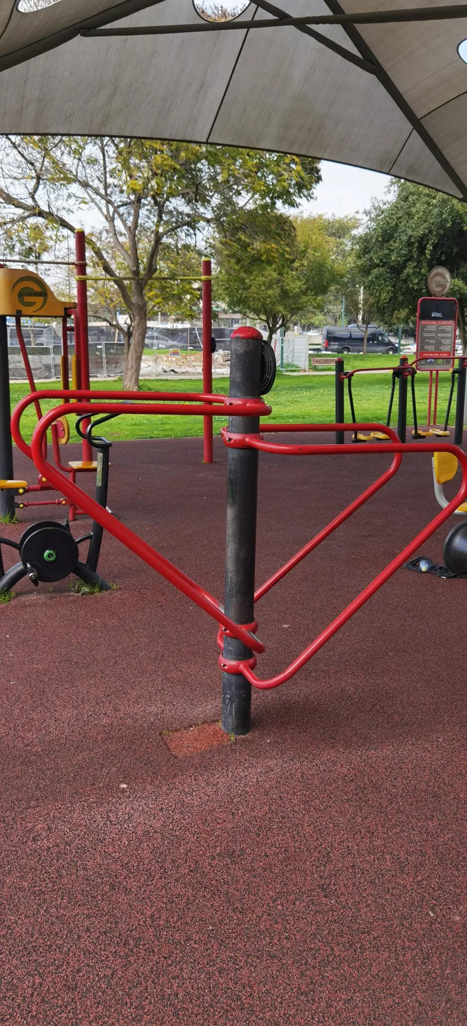 Воздушный ходок на площадке Calisthenics Park at ראול ולנברג, תל־אביב–יפו – фото 3 из 4