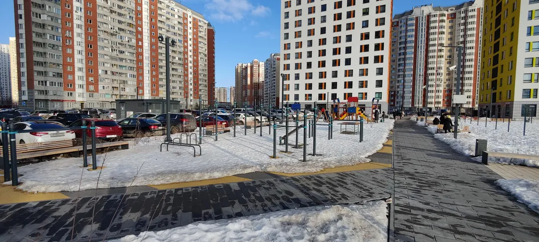 Брусья на площадке Calisthenics Park at Сходненская улица, Путилково – фото 2 из 2