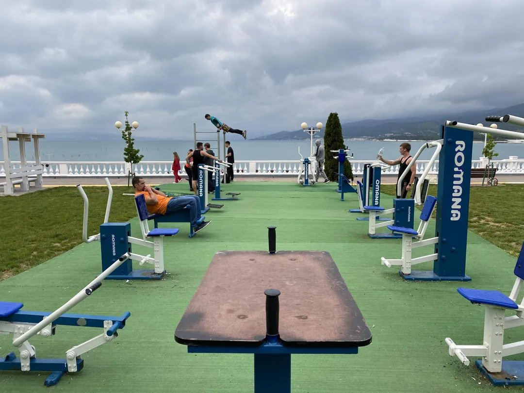 Брусья на площадке Calisthenics Park at улица Мира, Кабардинка #wp3151 – фото 2 из 3