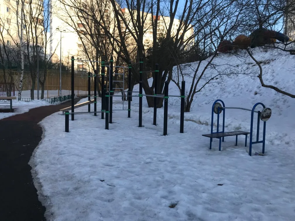 Pull Up Bar at Calisthenics Park at Осенняя улица, Москва – photo 1 of 3