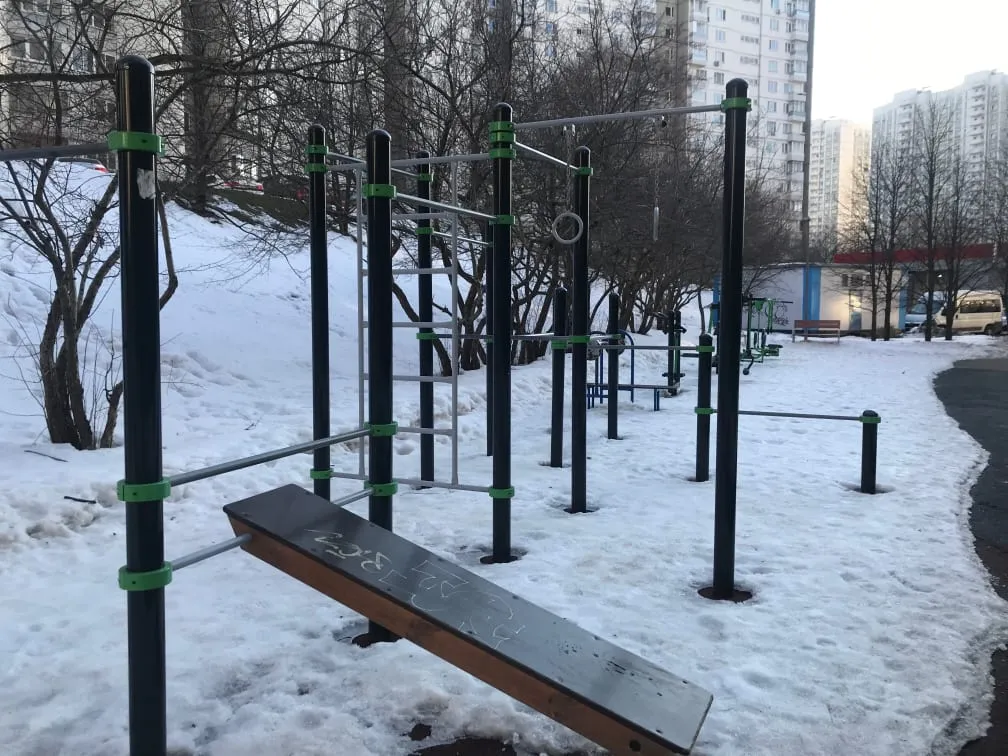 Abs Bench at Calisthenics Park at Осенняя улица, Москва – photo 3 of 3