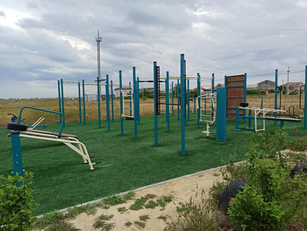 Parallele presso Calisthenics Park at Прибрежная улица, Николаевское сельское поселение – foto 2 di 5