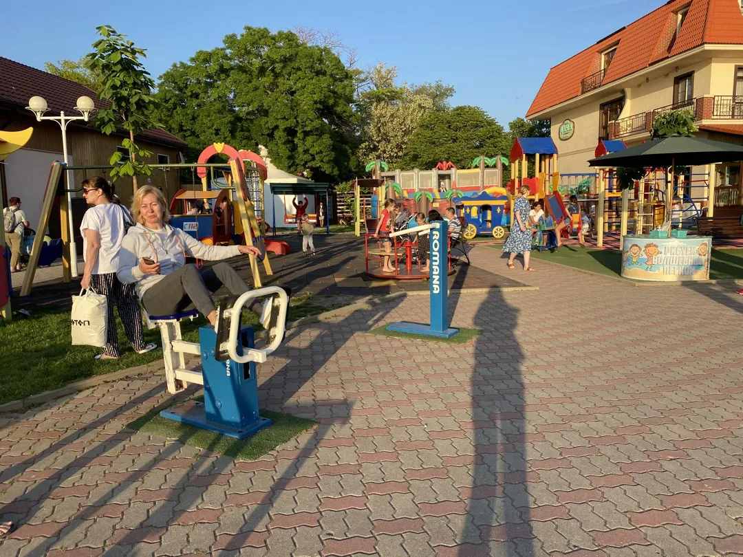 Брусья на площадке Calisthenics Park at улица Мира, Кабардинка #wp3154 – фото 2 из 3