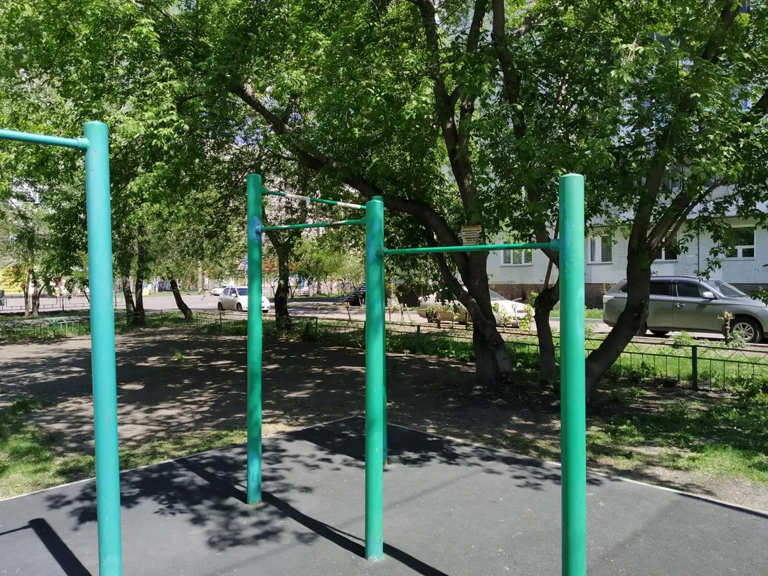 Бруси на майданчику Calisthenics Park at улица Воронова, Красноярск – фото 2 з 5