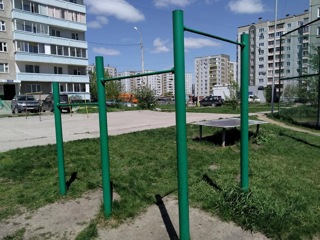 Bare paralele la Calisthenics Park at улица Мате Залки, Красноярск – fotografia 2 din 4