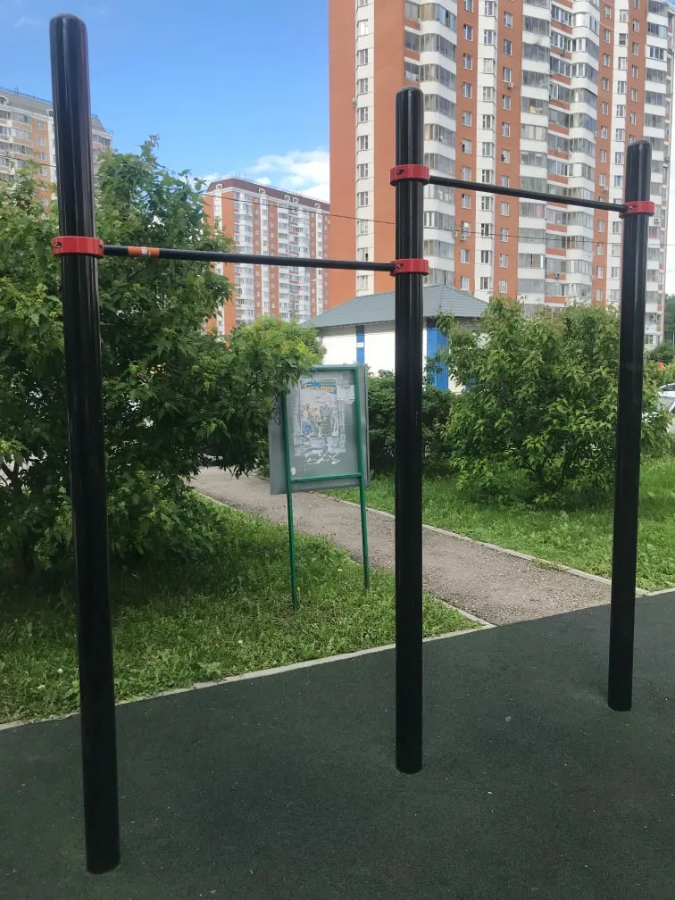 Barres parallèles à Calisthenics Park at Радужная улица, Московский #wp3158 – photo 2 sur 2