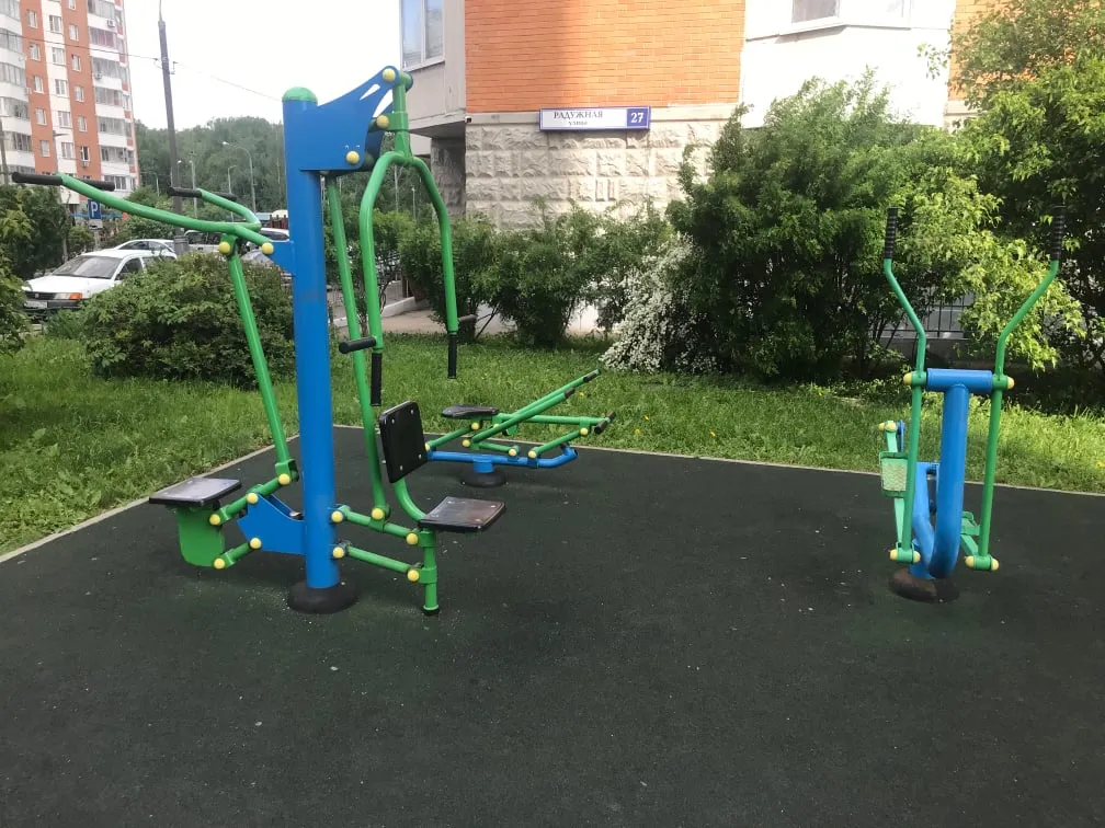 Barre de traction à Calisthenics Park at Радужная улица, Московский #wp3158 – photo 1 sur 2