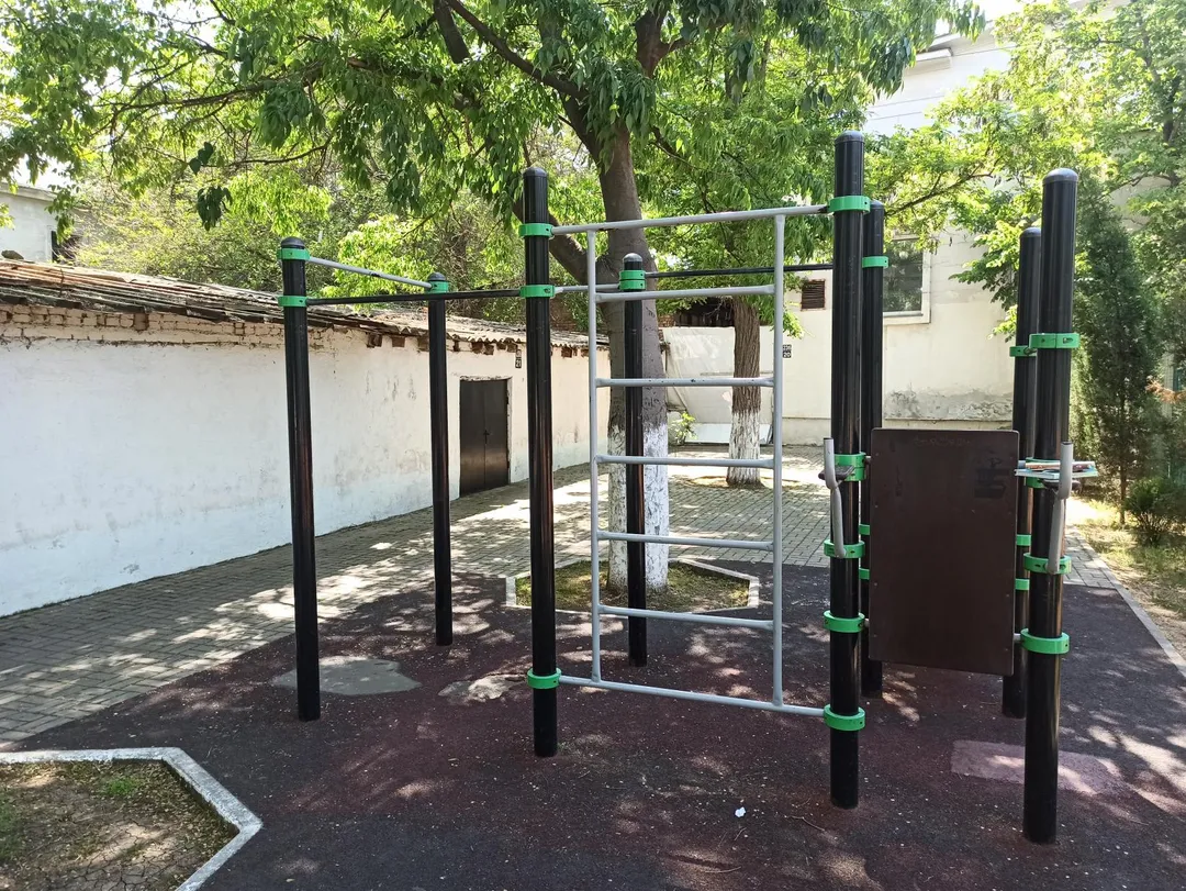 Klimmzugstange bei Calisthenics Park at Графская пристань, Севастополь – Foto 1 von 1